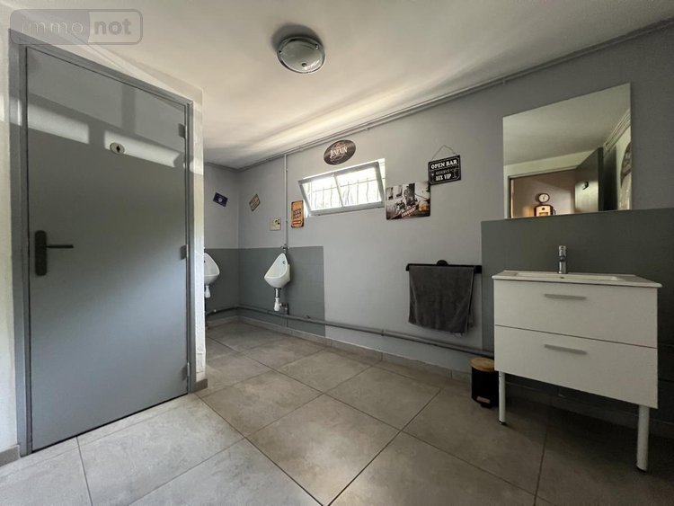 Fonds et murs commerciaux a vendre Bourghelles 59830 Nord 162 m2  549000 euros