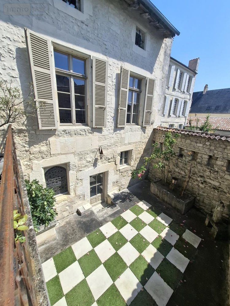 Maison a vendre Saintes 17100 Charente-Maritime 350 m2 13 pièces 988000 euros