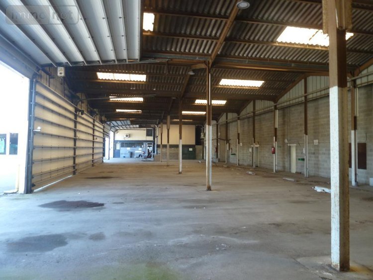 Location fonds et murs commerciaux Féchain 59247 Nord 1900 m2  4000 euros