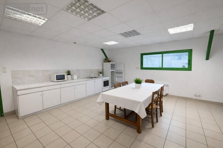Fonds et murs commerciaux a vendre Plumelec 56420 Morbihan 1369 m2  379417 euros