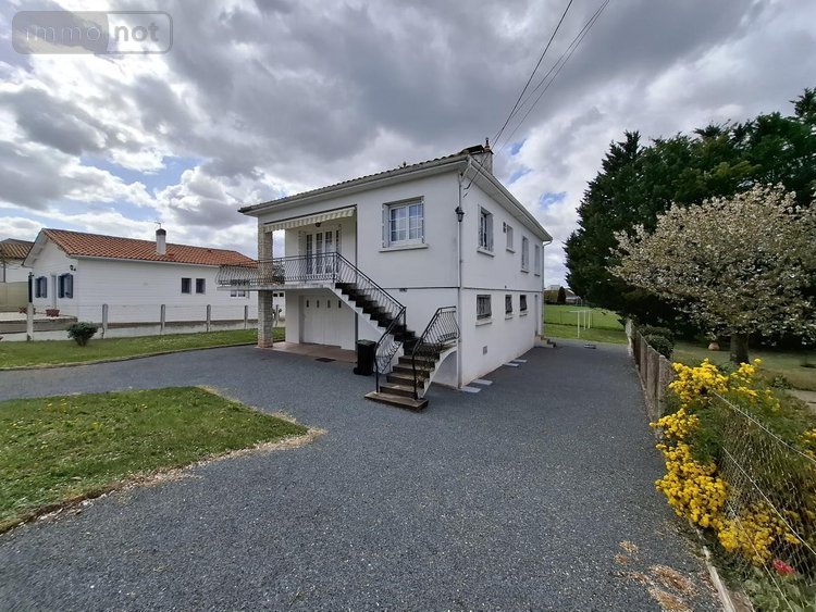 Maison a vendre Saintes 17100 Charente-Maritime 106 m2 5 pièces 199348 euros