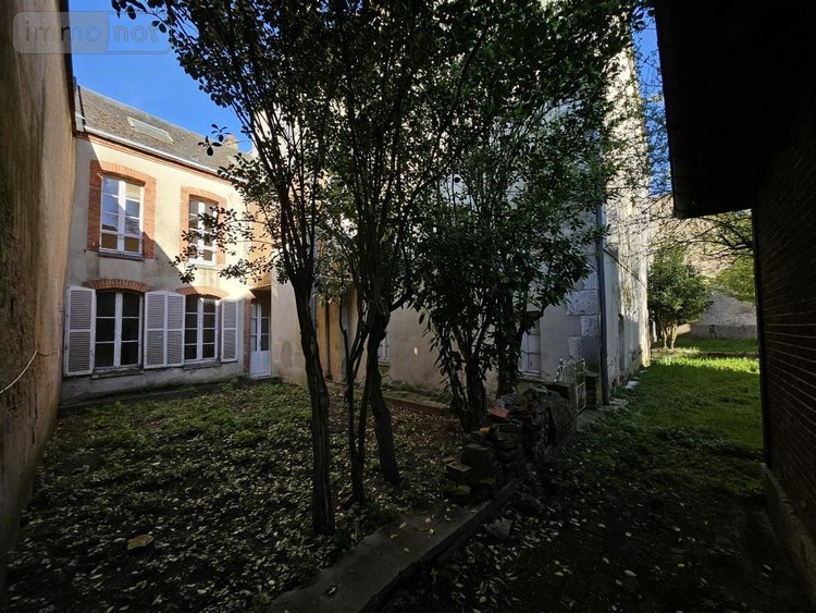 Immeuble a vendre Montargis 45200 Loiret 556 m2  385000 euros