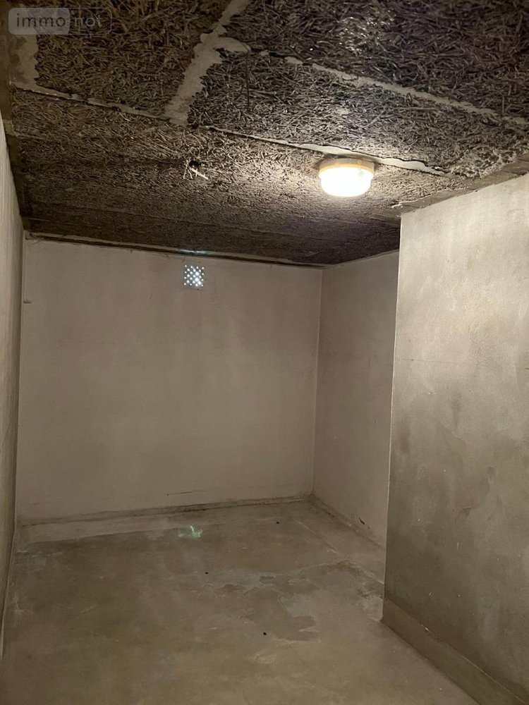 Fonds et murs commerciaux a vendre Guingamp 22200 Côtes-d'Armor 492 m2  355360 euros