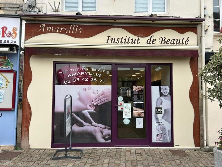 Fonds et murs commerciaux a vendre Carentan-les-Marais 50500 Manche  65300 euros