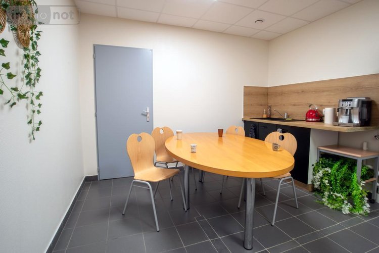 Fonds et murs commerciaux a vendre Auxerre 89000 Yonne 865 m2  549997 euros