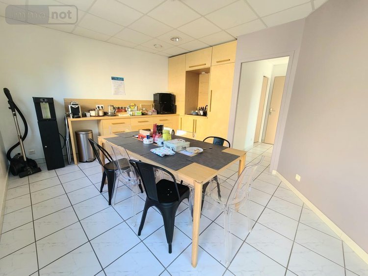 Fonds et murs commerciaux a vendre Pierrelatte 26700 Drôme 261 m2  395000 euros