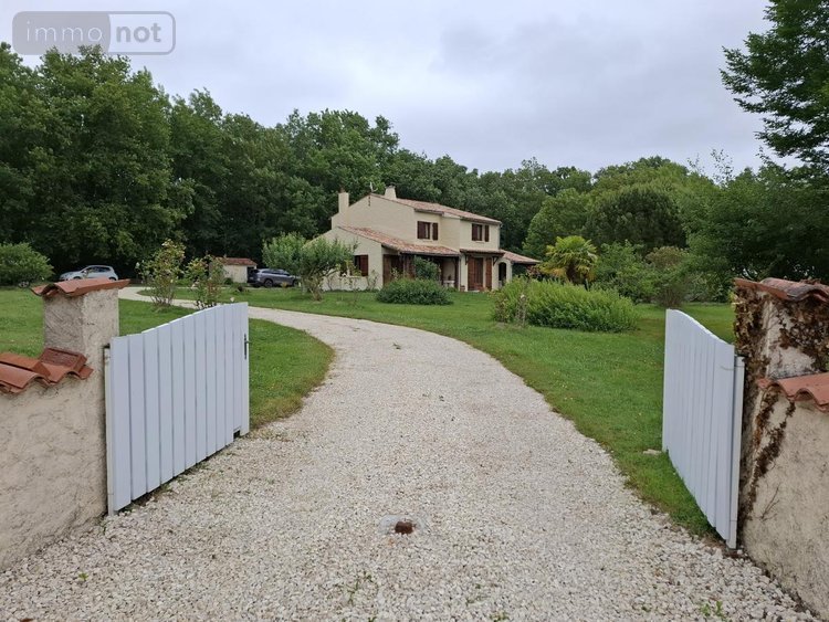 Maison a vendre Saintes 17100 Charente-Maritime 157 m2 8 pièces 251808 euros