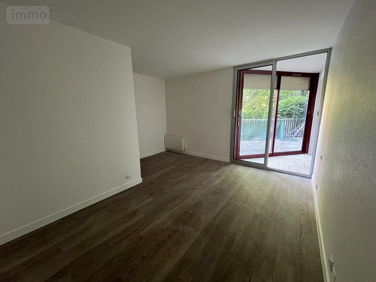 Location appartement Montfort-sur-Meu 35160 Ille-et-Vilaine 91 m2 3 pièces 700 euros