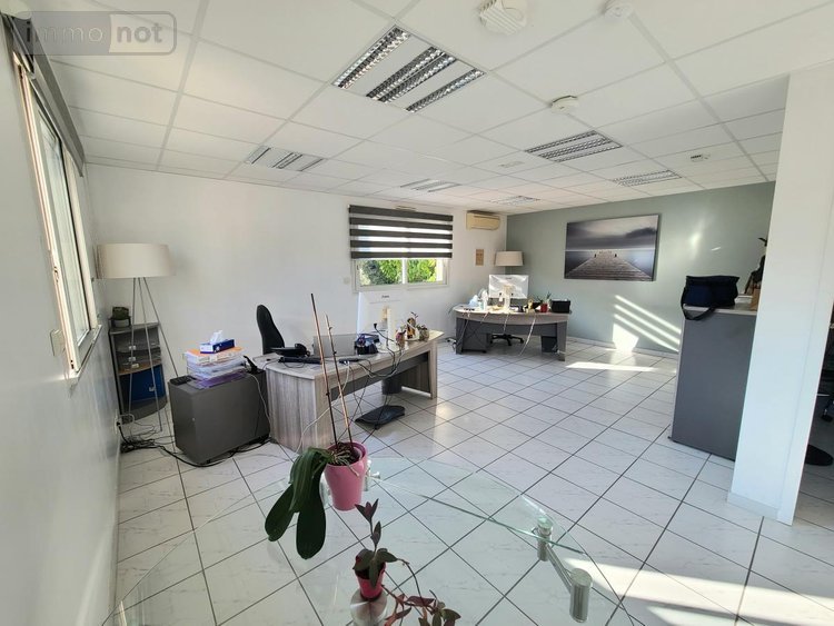 Fonds et murs commerciaux a vendre Pierrelatte 26700 Drôme 261 m2  395000 euros