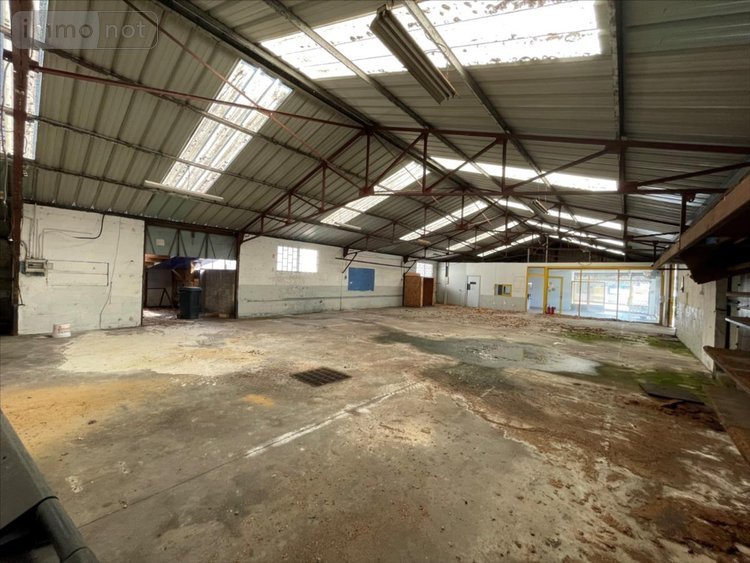 Garage et parking a vendre Port-Louis 56290 Morbihan 367 m2  317200 euros