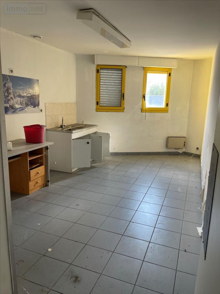 Garage et parking a vendre Port-Louis 56290 Morbihan 367 m2  317200 euros