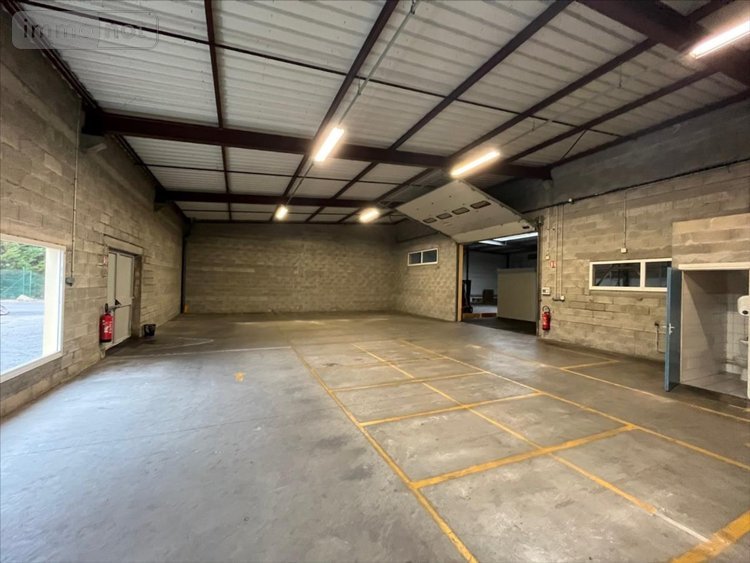 Location fonds et murs commerciaux Dole 39100 Jura 850 m2  3200 euros