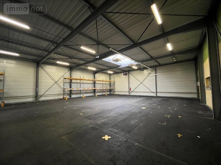 Location fonds et murs commerciaux Dole 39100 Jura 850 m2  3200 euros