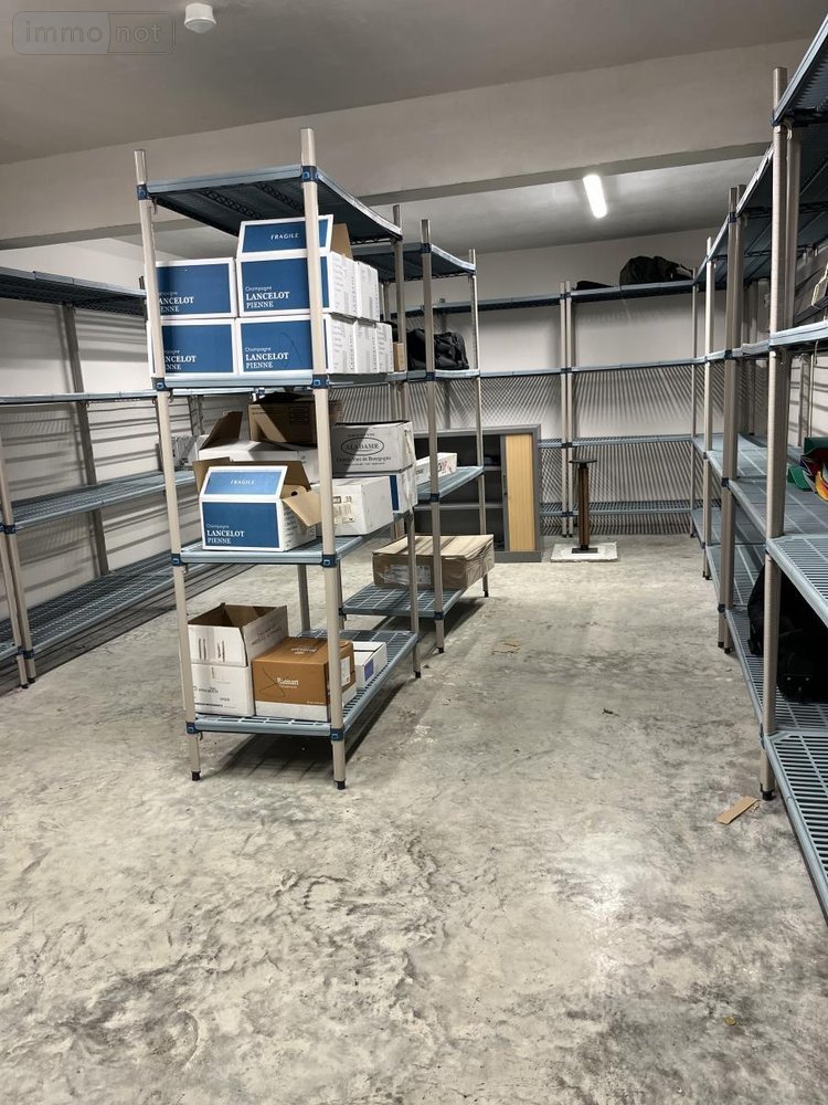 Location fonds et murs commerciaux Dole 39100 Jura 280 m2  4545 euros