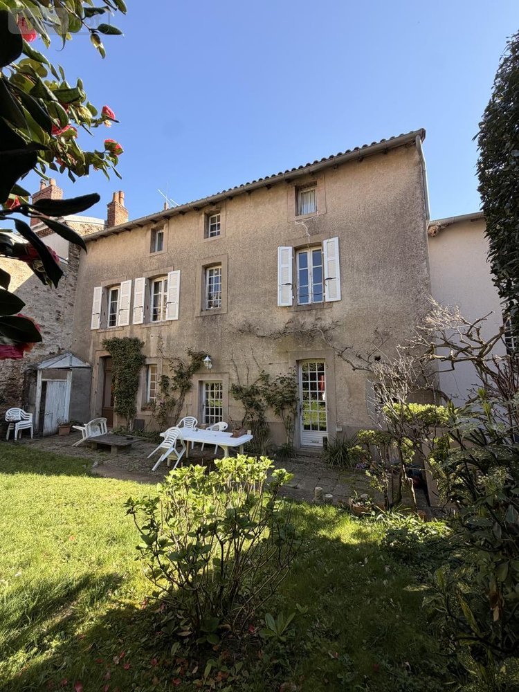 Maison a vendre Cholet 49300 Maine-et-Loire 258 m2 9 pièces 396300 euros