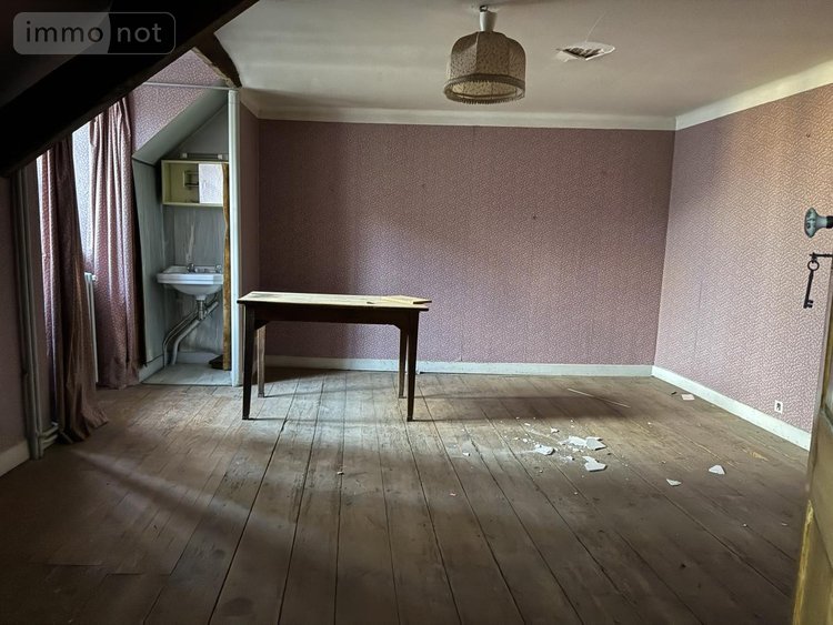 Immeuble a vendre Guingamp 22200 Côtes-d'Armor 700 m2  549920 euros