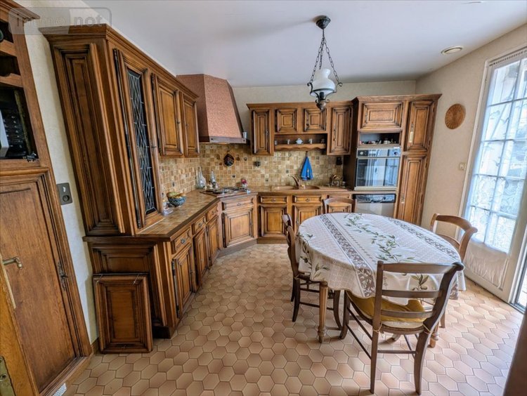 Maison a vendre Saint-Amand-Montrond 18200 Cher 173 m2 6 pièces 219736 euros