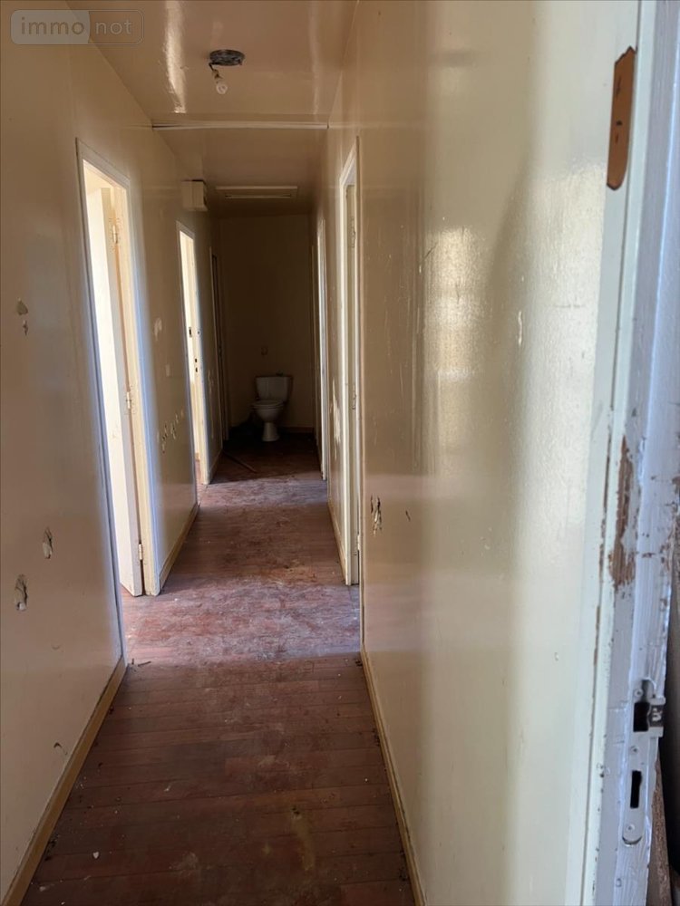 Fonds et murs commerciaux a vendre Le Faou 29590 Finistère 144 m2  496800 euros