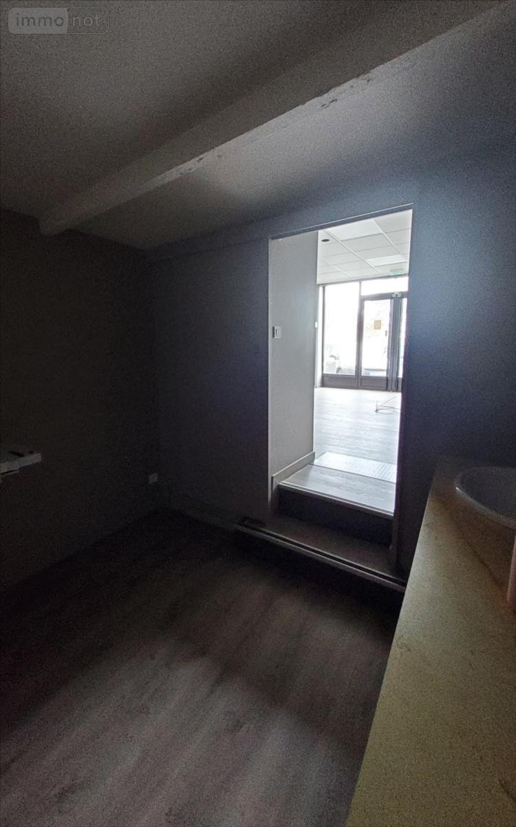 Location fonds et murs commerciaux Carhaix-Plouguer 29270 Finistère 120 m2  1200 euros