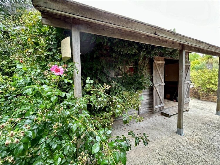 Fonds et murs commerciaux a vendre Saint-Sauveur-le-Vicomte 50390 Manche 1300 m2  210560 euros