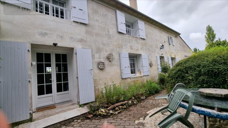 Maison a vendre Jonzac 17500 Charente-Maritime 177 m2 8 pièces 210000 euros