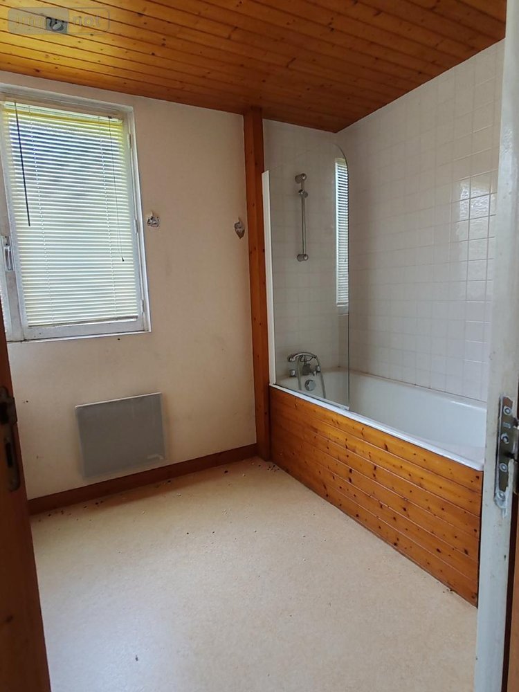 Immeuble a vendre Plounéour-Ménez 29410 Finistère 150 m2  79050 euros