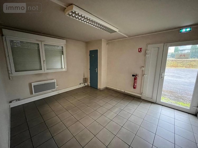 Location fonds et murs commerciaux Dole 39100 Jura 850 m2  2950 euros