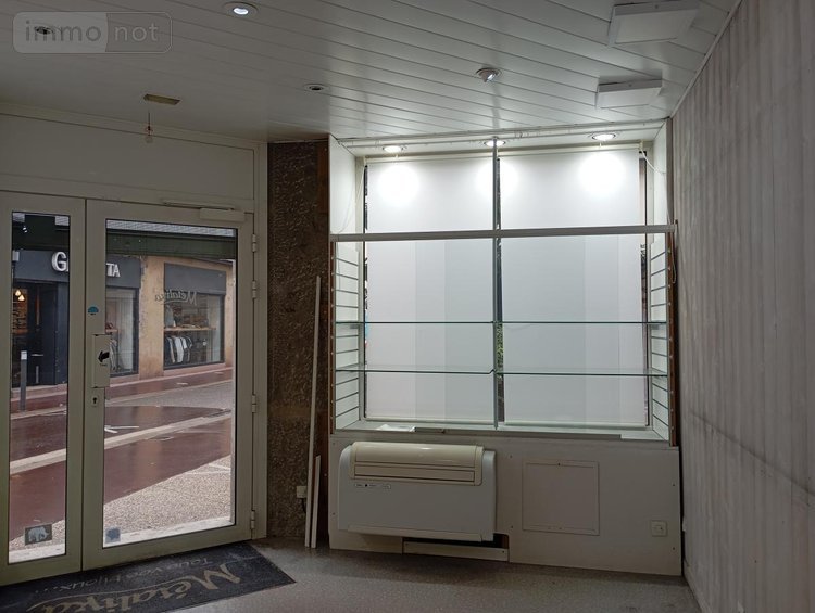 Location fonds et murs commerciaux Bourg-en-Bresse 01000 Ain 58 m2  741 euros