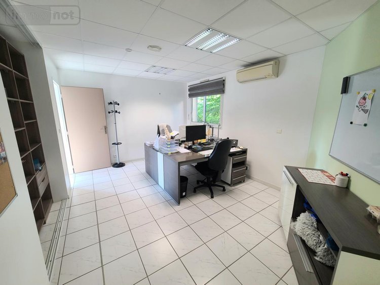 Immeuble a vendre Pierrelatte 26700 Drôme 261 m2  435000 euros