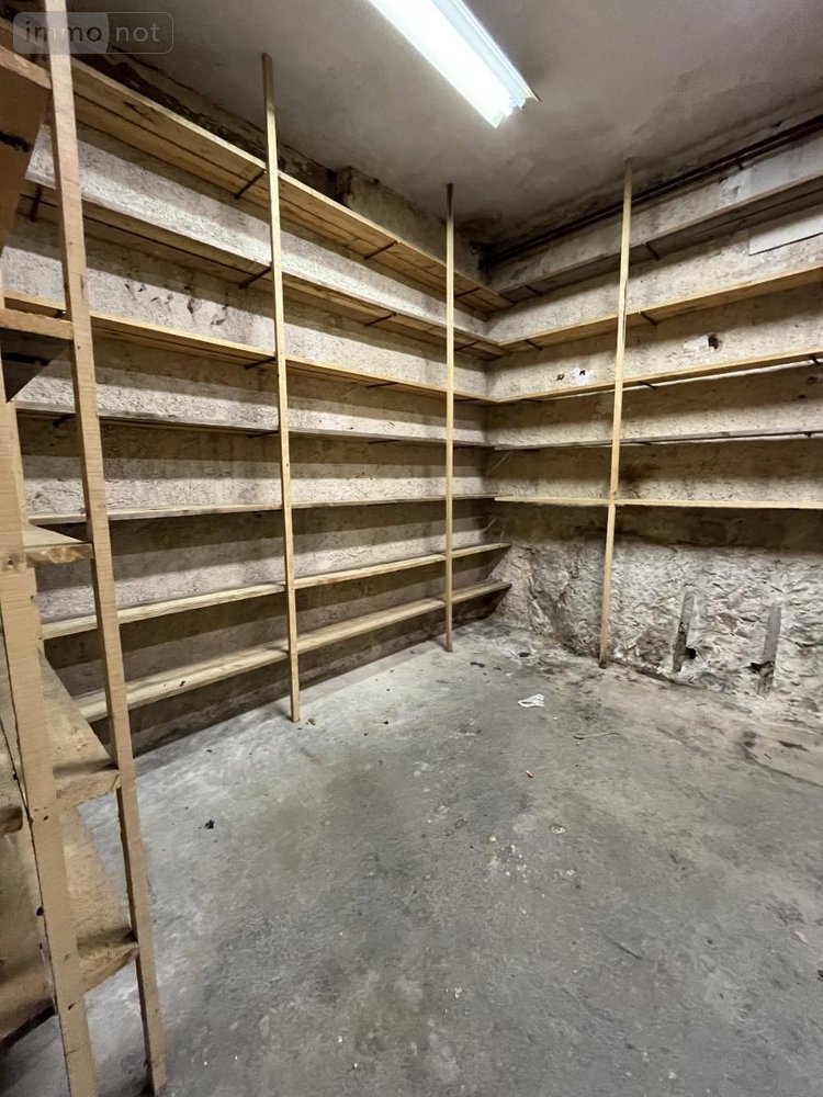 Fonds et murs commerciaux a vendre Dole 39100 Jura 487 m2  330000 euros