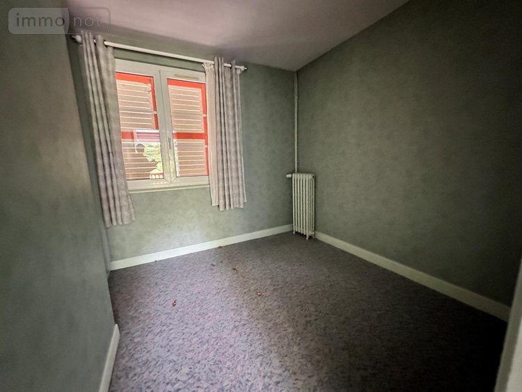 Fonds et murs commerciaux a vendre Saint-Jacques-des-Blats 15800 Cantal 700 m2  132500 euros