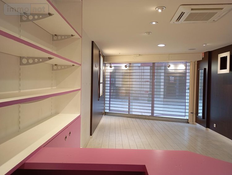 Location fonds et murs commerciaux Bourg-en-Bresse 01000 Ain 66 m2  706 euros