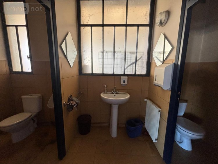 Location fonds et murs commerciaux Ur 66760 Pyrénées-Orientales 250 m2  3150 euros