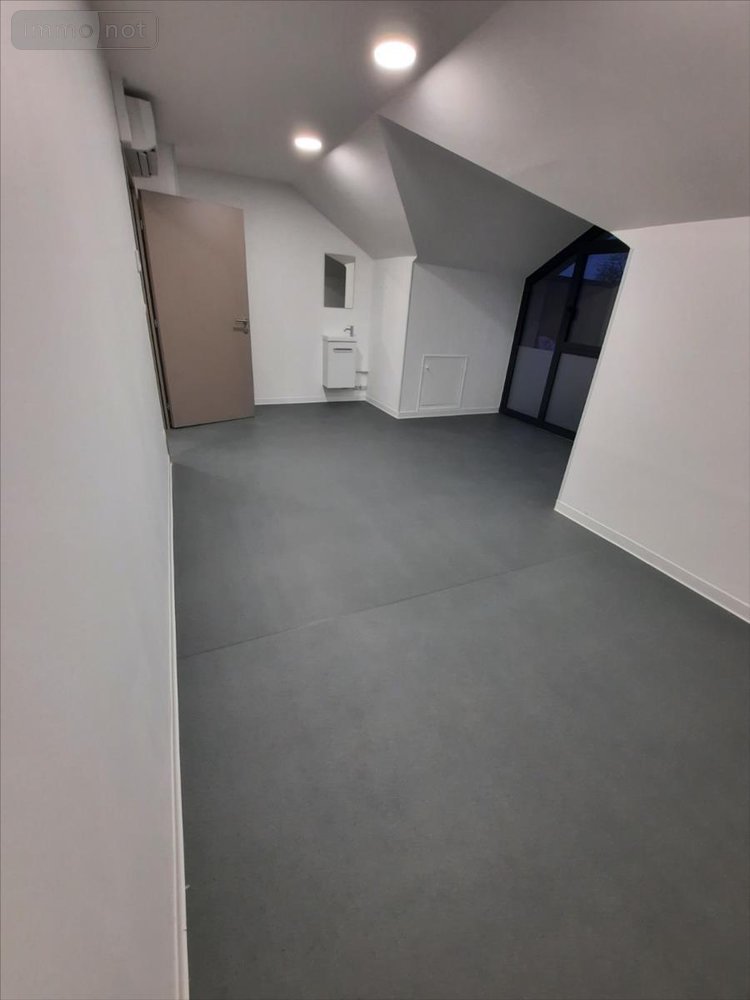 Location fonds et murs commerciaux Dole 39100 Jura 19 m2  920 euros