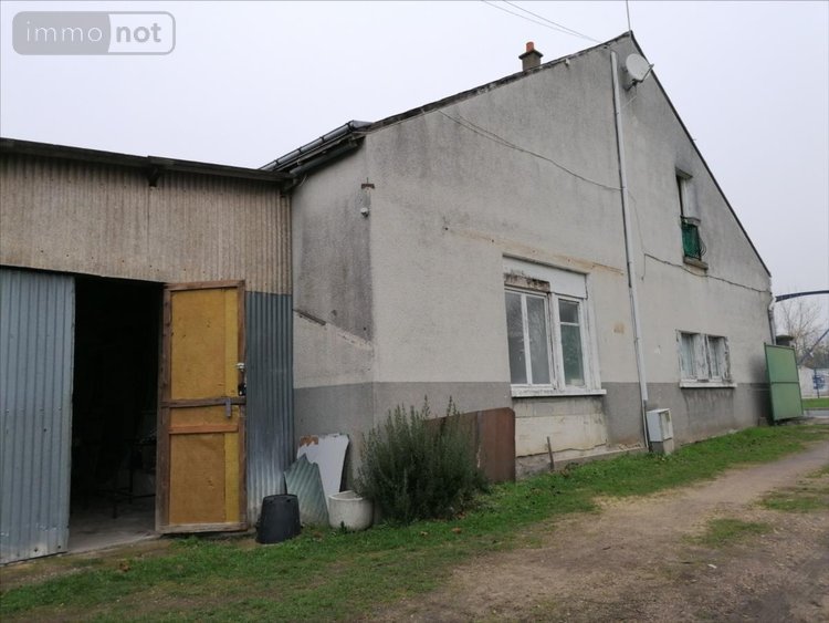 Immeuble a vendre Descartes 37160 Indre-et-Loire 183 m2  84000 euros