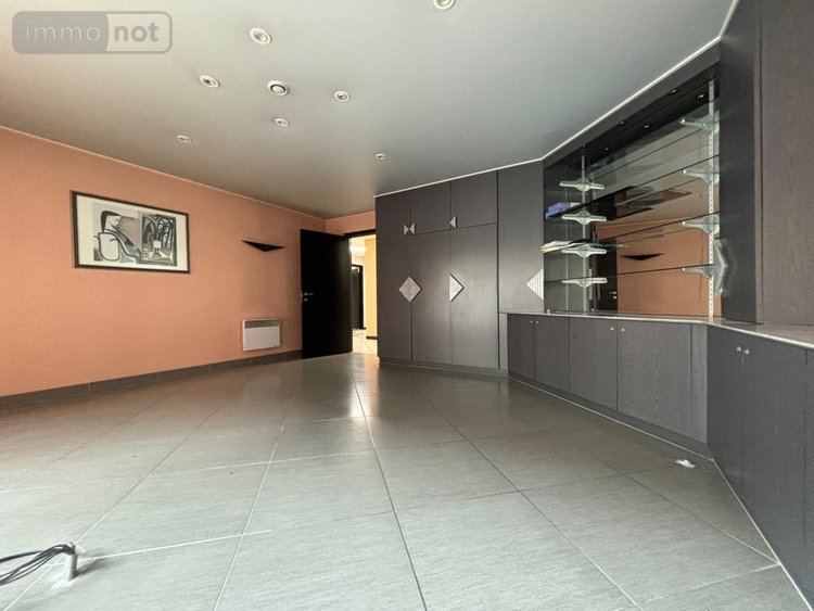 Fonds et murs commerciaux a vendre Arras 62000 Pas-de-Calais 400 m2
