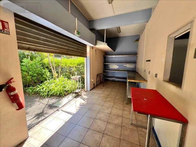 Fonds et murs commerciaux a vendre Le Tampon 97430 Réunion 120 m2  252000 euros