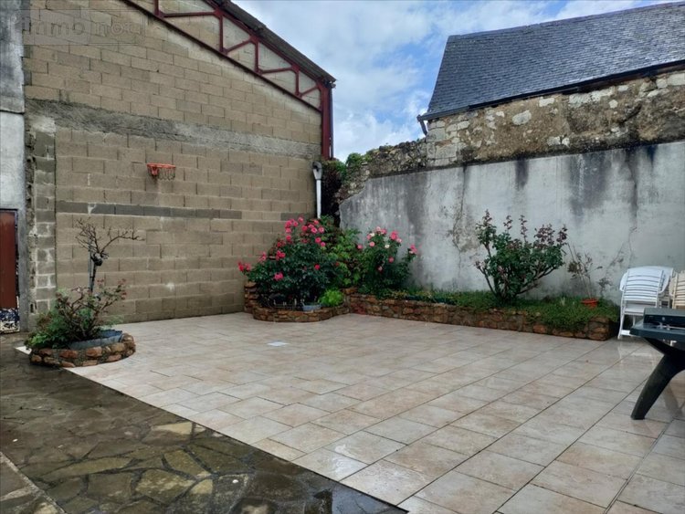 Maison a vendre Luché-Pringé 72800 Sarthe 216 m2 8 pièces 174900 euros
