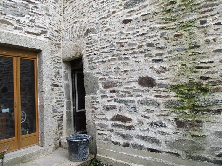 Maison a vendre Carhaix-Plouguer 29270 Finistère 244 m2 5 pièces 107610 euros