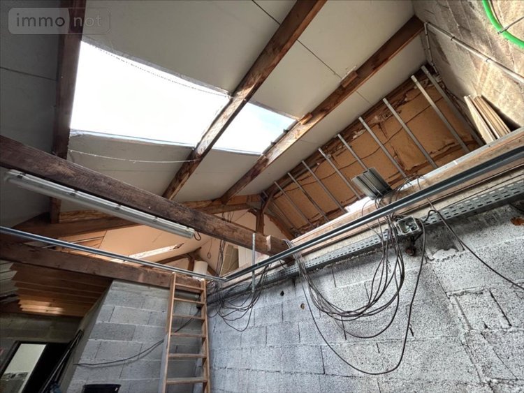 Fonds et murs commerciaux a vendre Huelgoat 29690 Finistère 90 m2  158250 euros