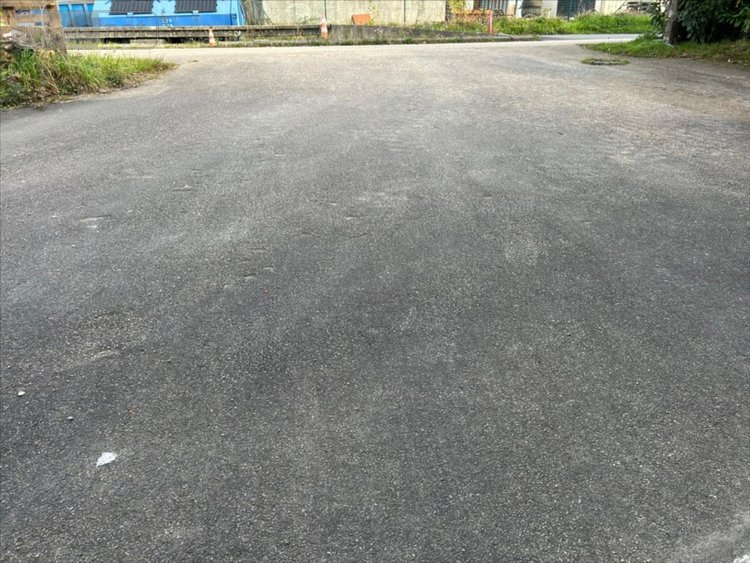 Fonds et murs commerciaux a vendre Huelgoat 29690 Finistère 90 m2  158250 euros