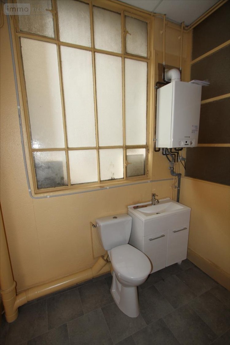 Location fonds et murs commerciaux Dole 39100 Jura 89 m2  950 euros