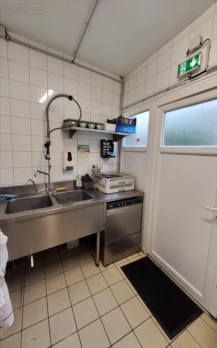 Fonds et murs commerciaux a vendre Carhaix-Plouguer 29270 Finistère 148 m2  336000 euros