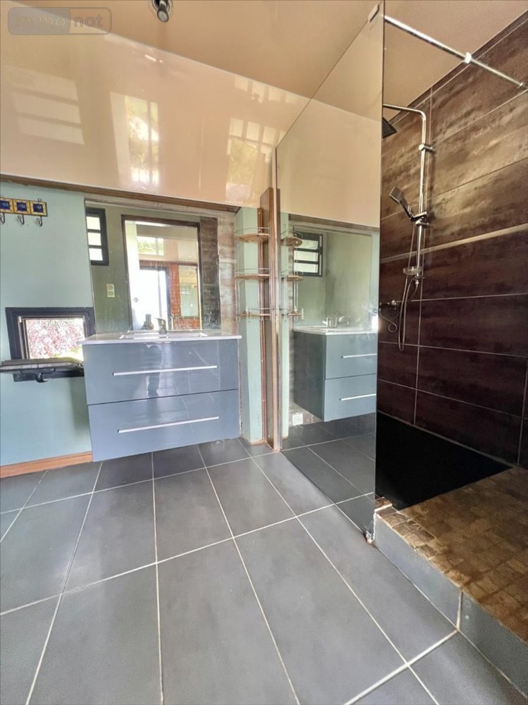 Immeuble a vendre Le Tampon 97430 Réunion 308 m2  416000 euros