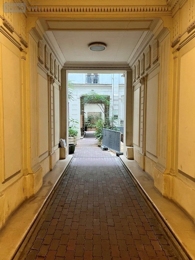 Location appartement Paris 18e arrondissement 75018 Paris 38 m2 2 pièces 1590 euros