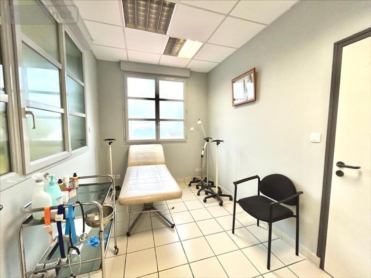 Fonds et murs commerciaux a vendre Saint-Sauveur-le-Vicomte 50390 Manche 102 m2  158160 euros