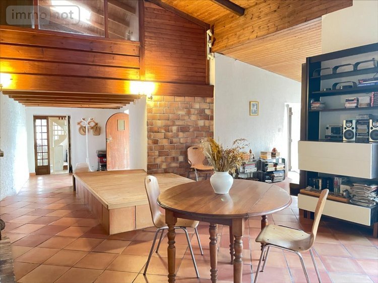 Maison a vendre Salles-sur-Mer 17220 Charente-Maritime 218 m2 8 pièces 410800 euros