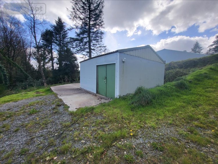 Bien agricole a vendre Poullaouen 29246 Finistère  157500 euros