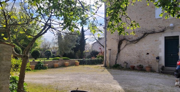 Maison a vendre Marans 17230 Charente-Maritime 255 m2 8 pièces 638600 euros