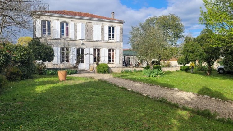Maison a vendre Marans 17230 Charente-Maritime 255 m2 8 pièces 638600 euros